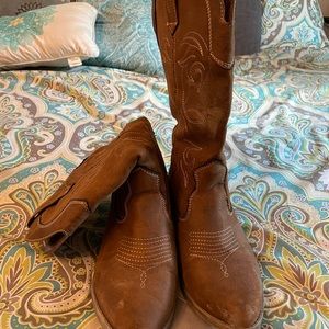 Women’s brown boots